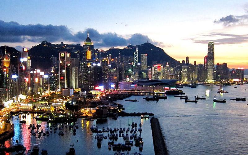 中國(guó)香港投資移民會(huì)虧本嗎？投資風(fēng)險(xiǎn)與收益全面分析